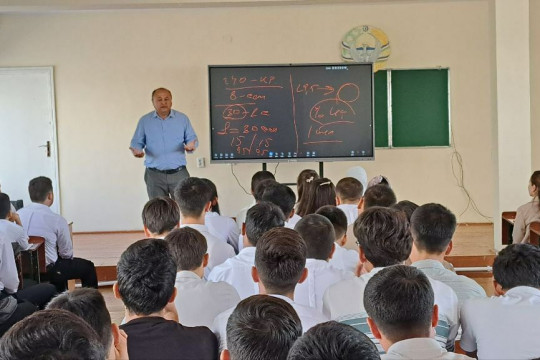 NamMQI vice-rector for educational affairs met with the 1st-year students of the Faculty of Economics and Management