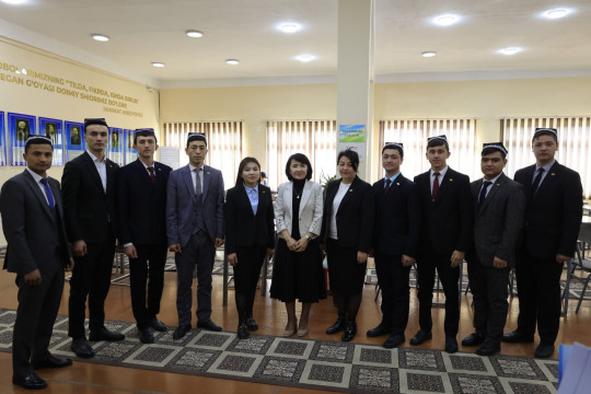 Директор Национальной библиотеки Узбекистана Умида Тешабоева ознакомилась с деятельностью информационно-ресурсного центра института