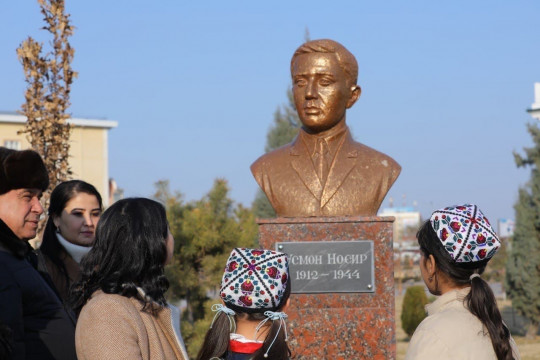 12 ноября день рождения сына Намангана, великого узбекского поэта Усмана Насыра.